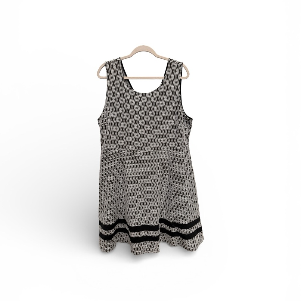 41 Hawthorn Monochrome Geometric Dress